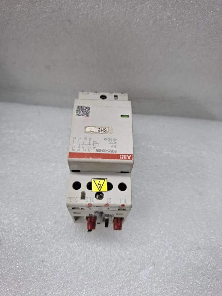 ABB ESB25-30-01N 24V AC/DC 40-450Hz CONTACTOR